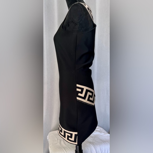 Asymmetrical on shoulder polyester mini dress - Picture 2 of 3